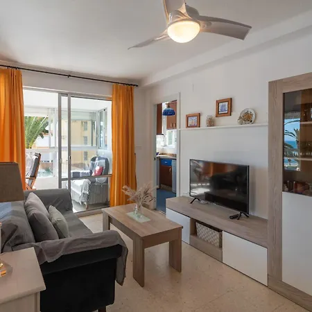Familiar, Terraza Con Vistas Al Mar, Piscina, Pistas De Tenis, Wifi Y En Primera Linea De Playa Apartment