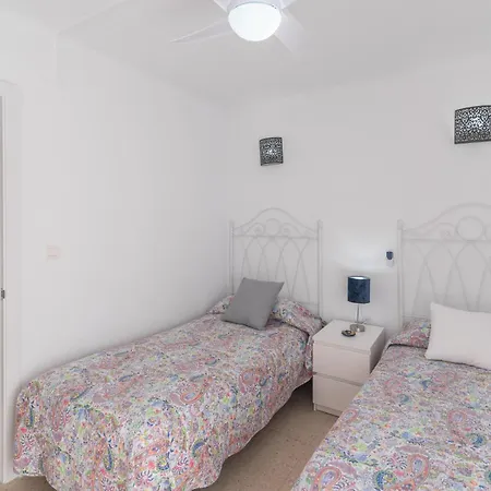 Familiar, Terraza Con Vistas Al Mar, Piscina, Pistas De Tenis, Wifi Y En Primera Linea De Playa * Algarrobo Costa